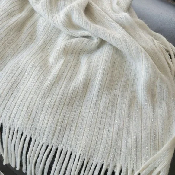 Max Studio Home Throw - Picture 2 of 11